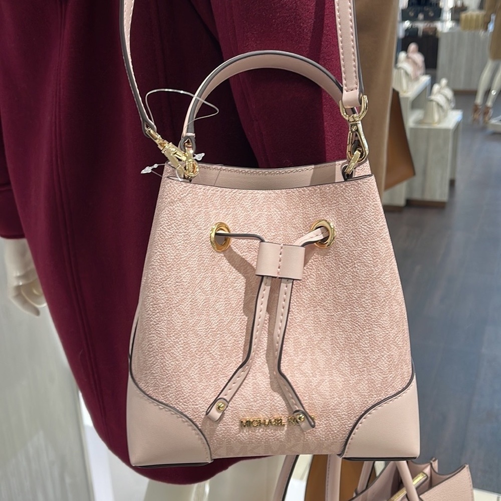 MICHAEL KORS 35F2GM9M1B MERCER SMALL BUCKET DRAWSTRING CROSSBODY
Dk Powder Blush